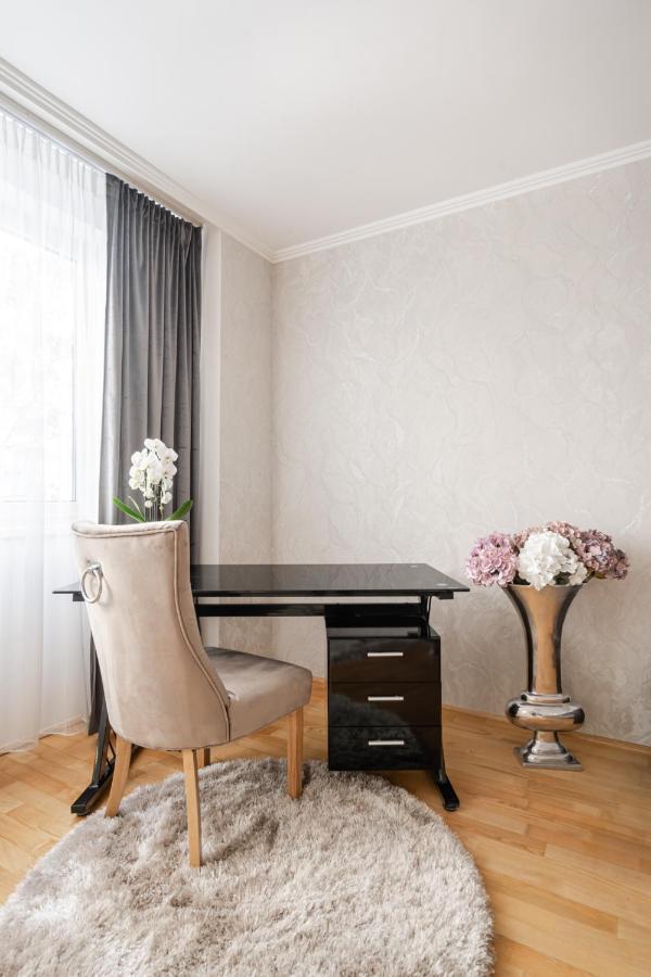 Beautiful Three Bedrooms Apartment With Free Parking Close To The Danube Coast Βουδαπέστη Εξωτερικό φωτογραφία